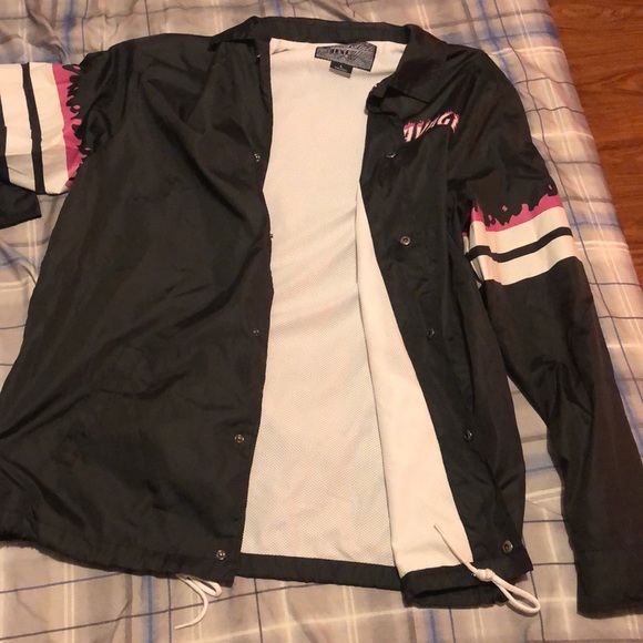 Large button up men’s jacket - Picture 4 of 4